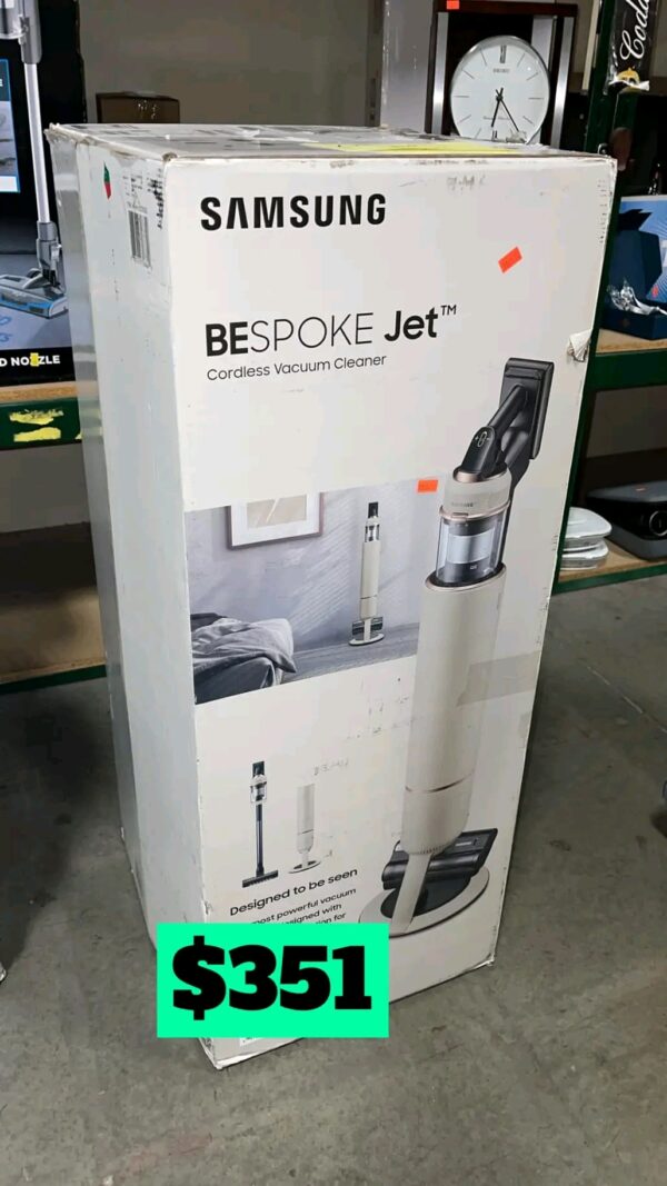 Bespoke Jet Cordless Stick Vacuum with All In One Clean Station Samsung