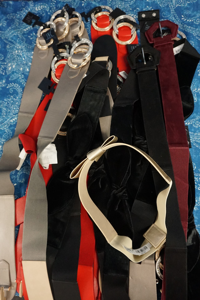 M*CYS WOMENS INTERNATIONAL CONCEPTS STRETCH BELTS